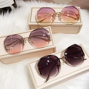 Oulylan 2021 Fashion Tea Gradient Sunglasses Women Ocean Water Cut Trimmed Lens Metal Curved Temples Sun Glasses Female UV400 Dashery Box 