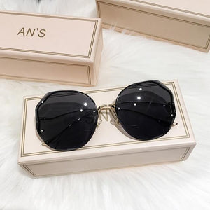 Oulylan 2021 Fashion Tea Gradient Sunglasses Women Ocean Water Cut Trimmed Lens Metal Curved Temples Sun Glasses Female UV400 Dashery Box black China 