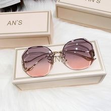 Load image into Gallery viewer, Oulylan 2021 Fashion Tea Gradient Sunglasses Women Ocean Water Cut Trimmed Lens Metal Curved Temples Sun Glasses Female UV400 Dashery Box gray pink China 